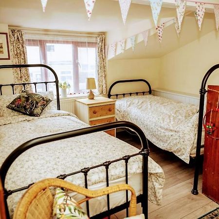 Spacious Charming Cottage Near Lake And Sea Горнсі Екстер'єр фото