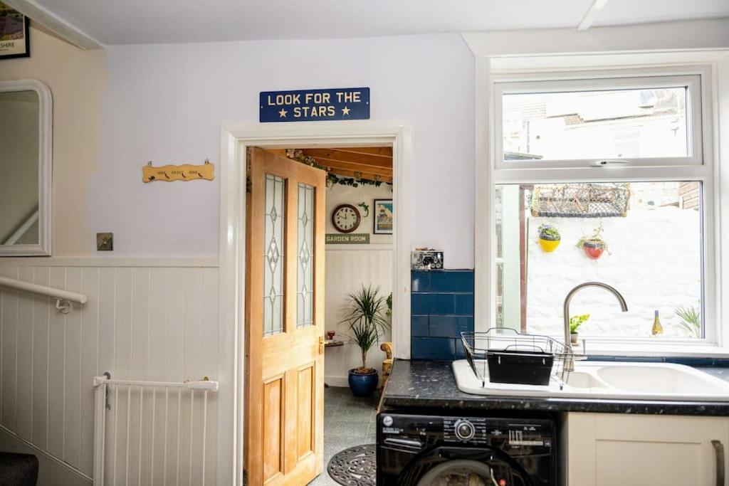 Spacious Charming Cottage Near Lake And Sea Горнсі Екстер'єр фото