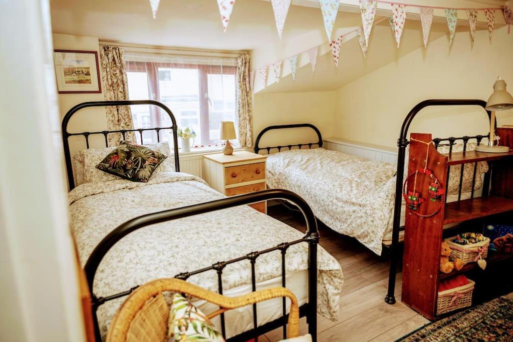 Spacious Charming Cottage Near Lake And Sea Горнсі Екстер'єр фото