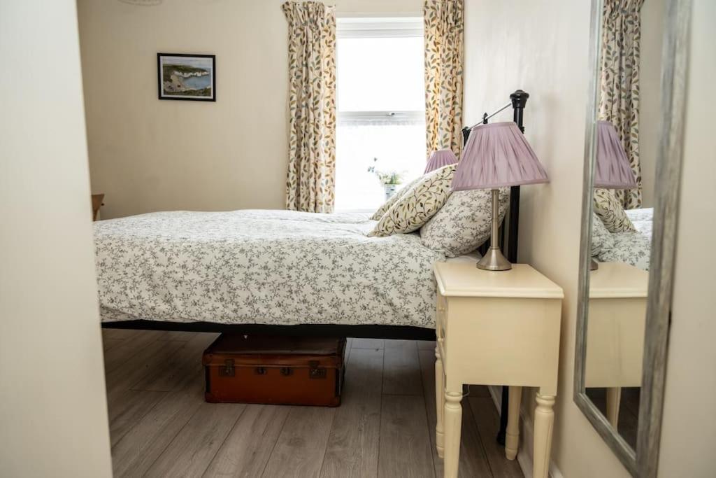 Spacious Charming Cottage Near Lake And Sea Горнсі Екстер'єр фото